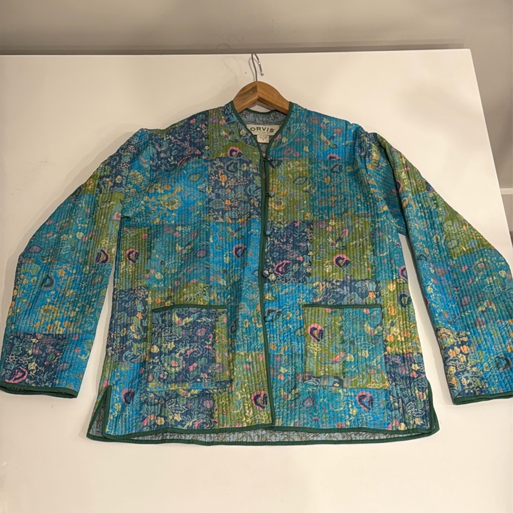 NWT: Orvis women’s quilted jacket, floral pattern, size S